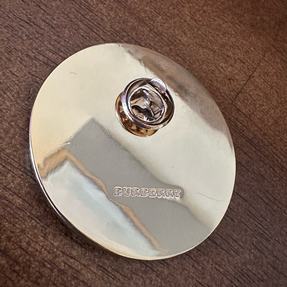 Burberry London Limited Edition Beauty Button Pin - Picture 7 of 7